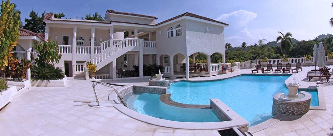 The Crown Villas Pool
